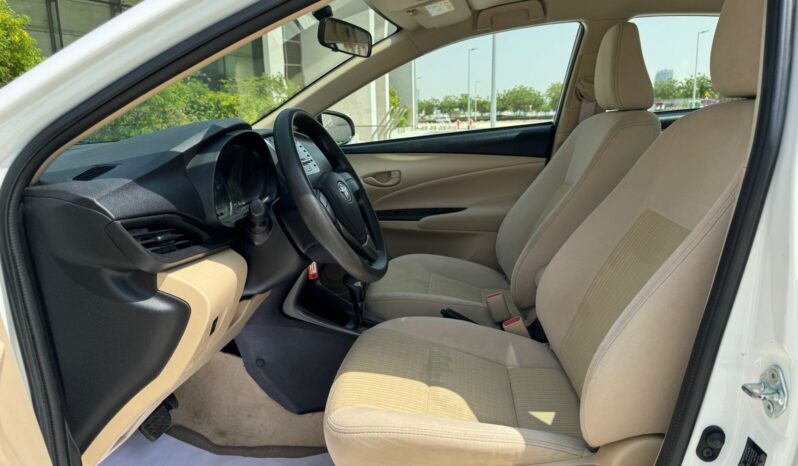 YARIS 2022 WHITE full