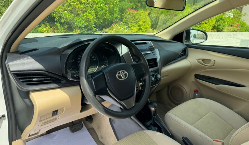 YARIS 2022 WHITE full