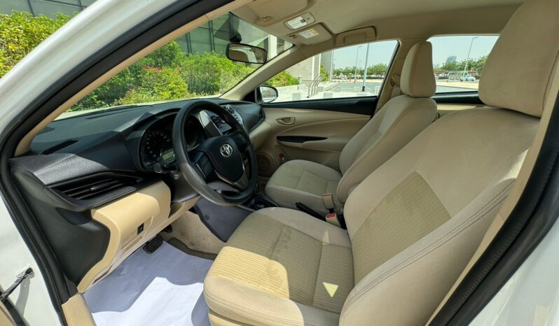 YARIS 2022 WHITE full