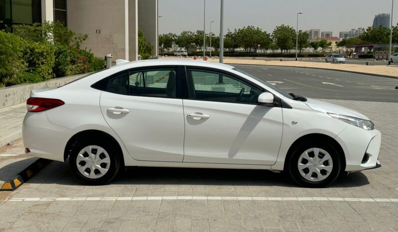 YARIS 2022 WHITE full