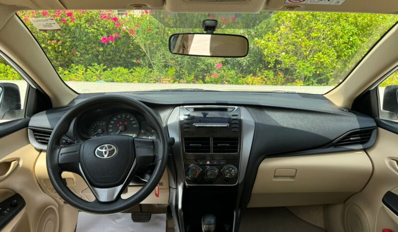 YARIS 2022 WHITE full